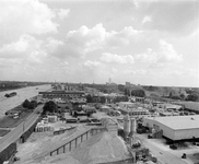 855999 Overzicht van het industrieterrein West-Kanaaldijk te Maarssenbroek (gemeente Maarssen), met o.a. Strukton B.V. ...